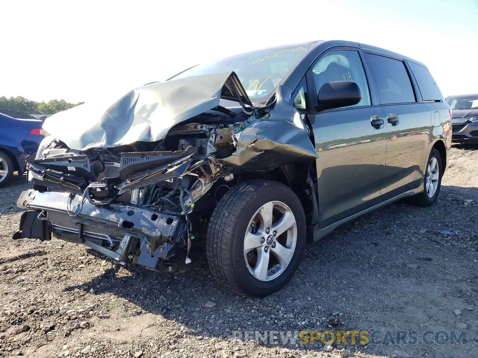 2 Photograph of a damaged car 5TDZZ3DCXKS007170 TOYOTA SIENNA 2019