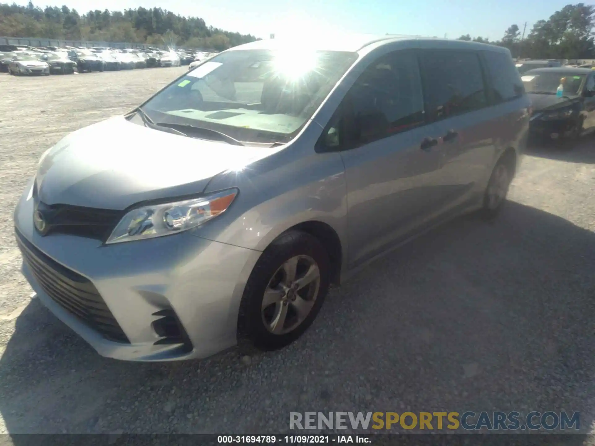 2 Фотография поврежденного автомобиля 5TDZZ3DCXKS007959 TOYOTA SIENNA 2019