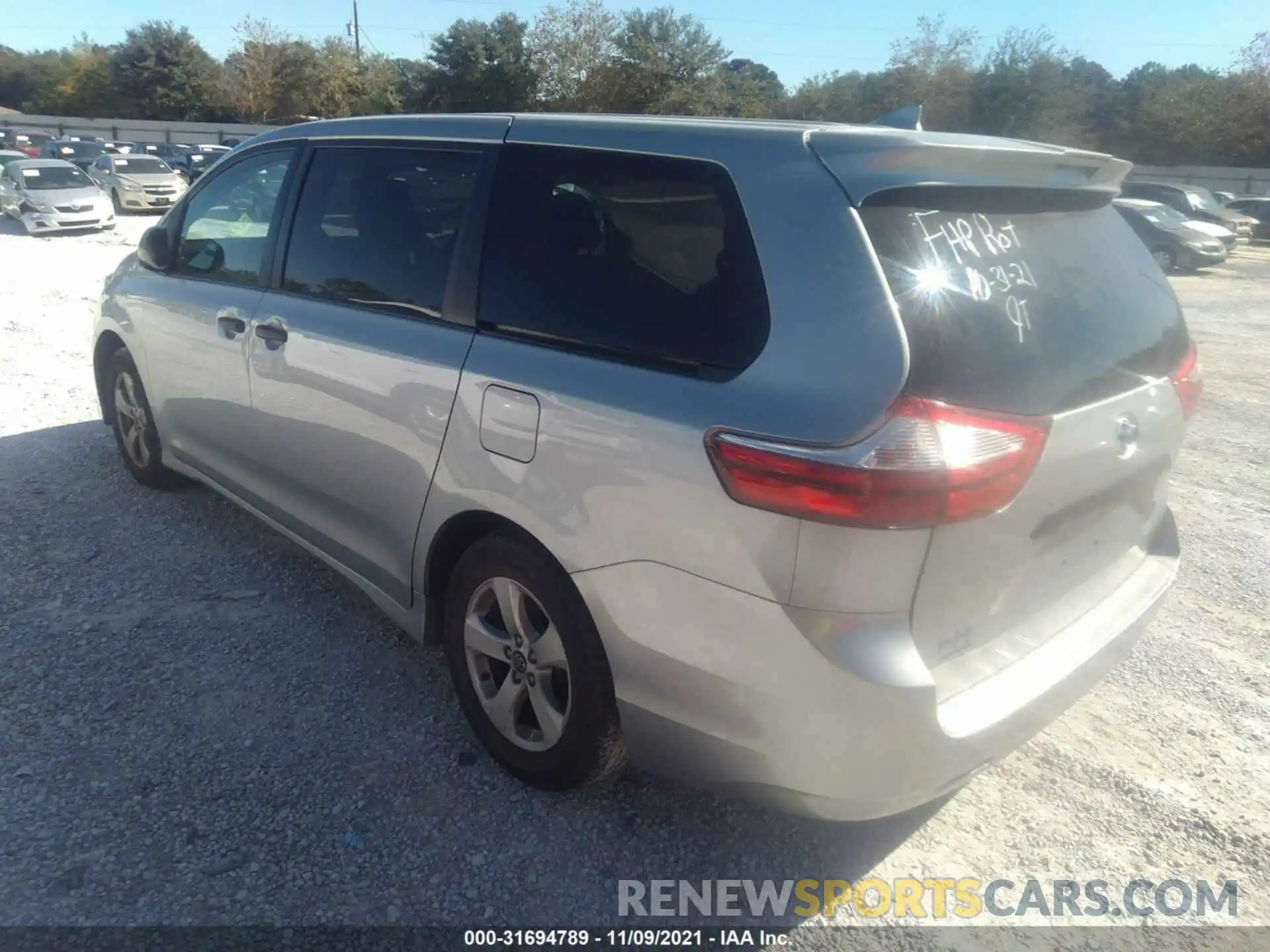 3 Photograph of a damaged car 5TDZZ3DCXKS007959 TOYOTA SIENNA 2019