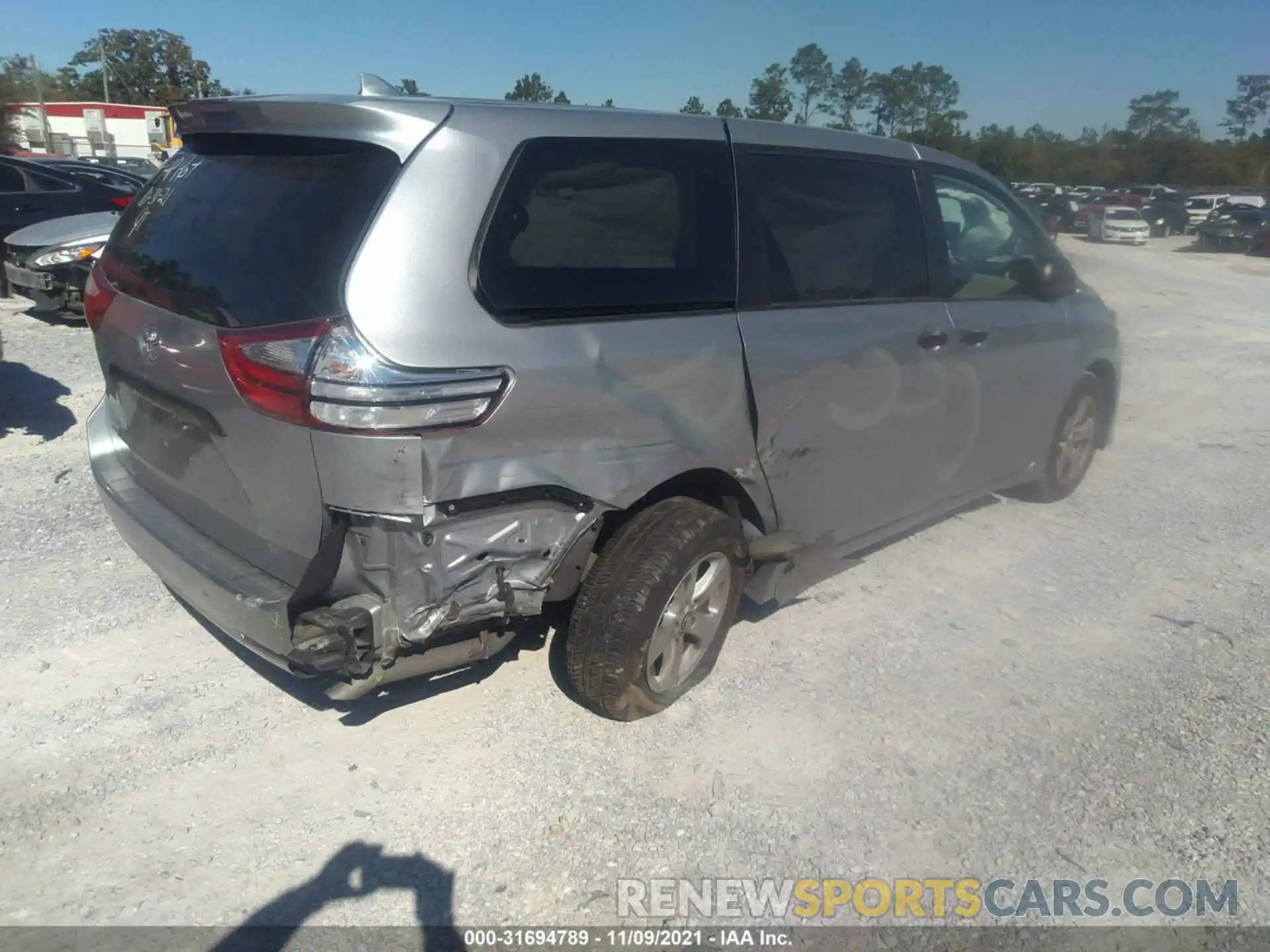 4 Фотография поврежденного автомобиля 5TDZZ3DCXKS007959 TOYOTA SIENNA 2019