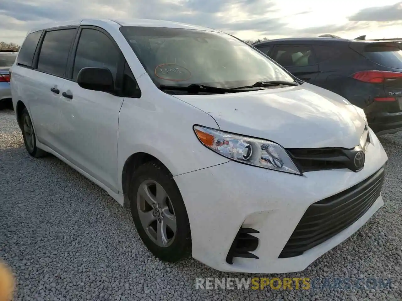 1 Фотография поврежденного автомобиля 5TDZZ3DCXKS016788 TOYOTA SIENNA 2019