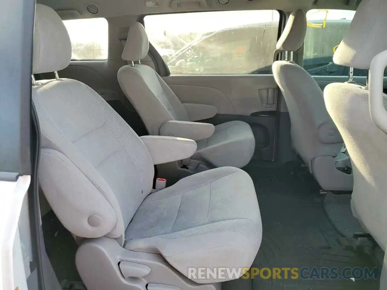 6 Фотография поврежденного автомобиля 5TDZZ3DCXKS016788 TOYOTA SIENNA 2019