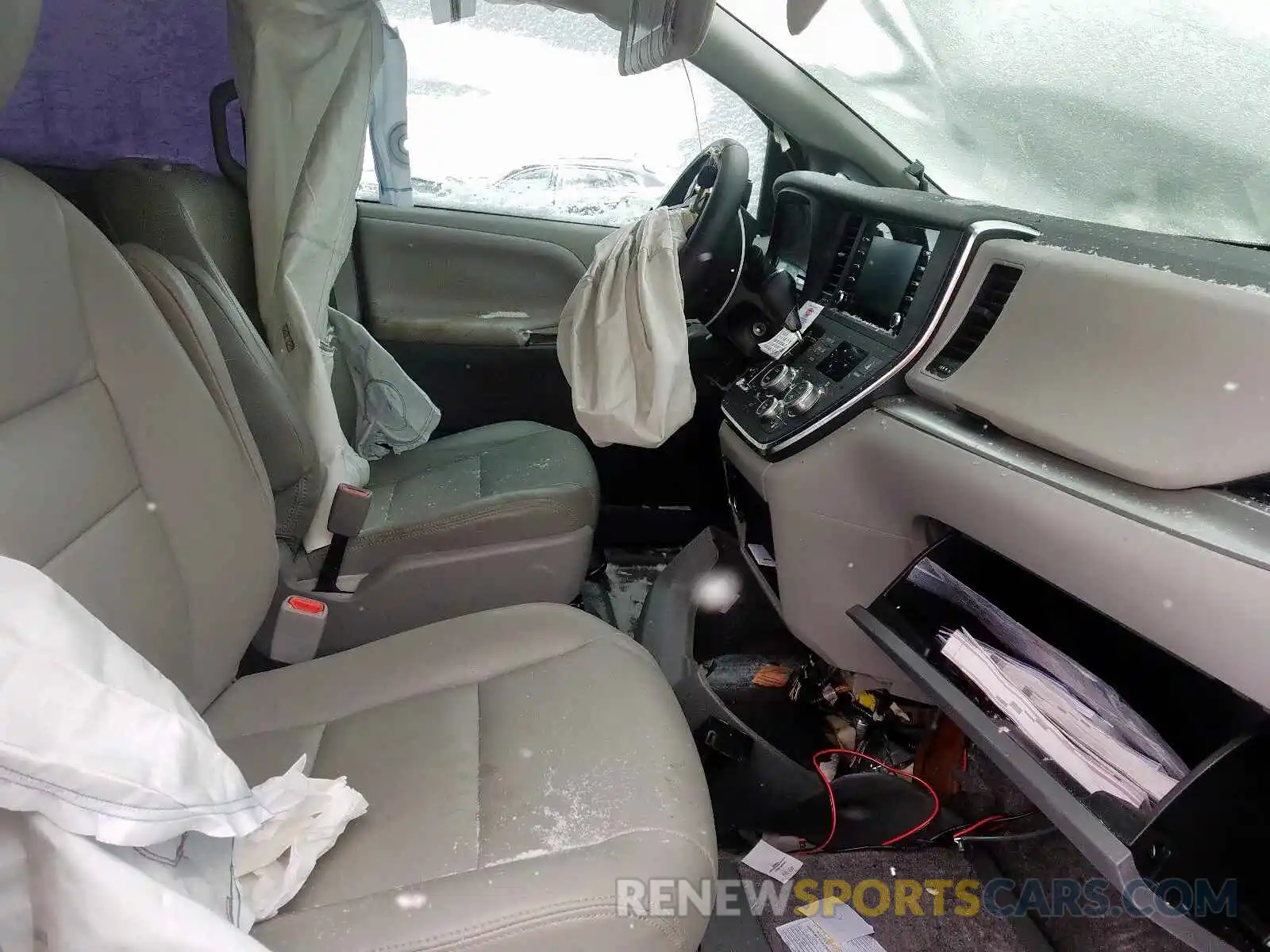 5 Photograph of a damaged car 5TDZZ3DCXKS017648 TOYOTA SIENNA 2019