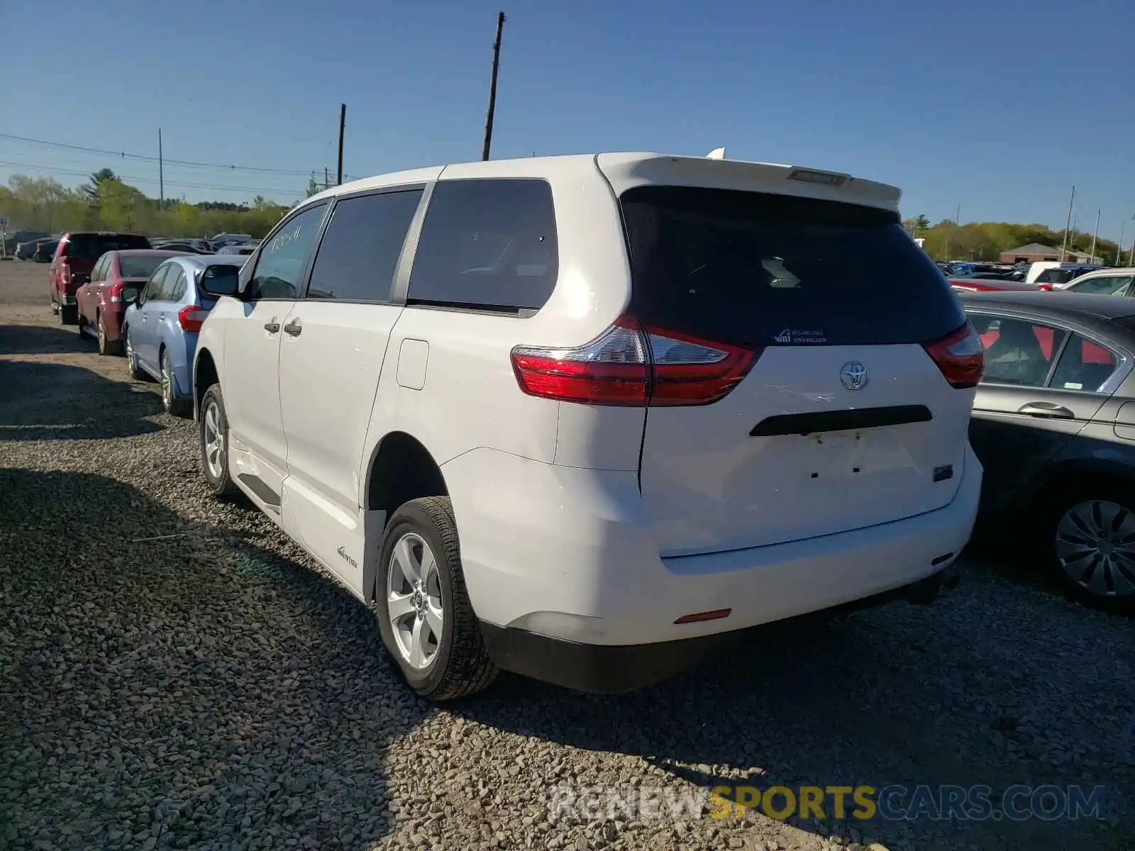 3 Photograph of a damaged car 5TDZZ3DCXKS970487 TOYOTA SIENNA 2019