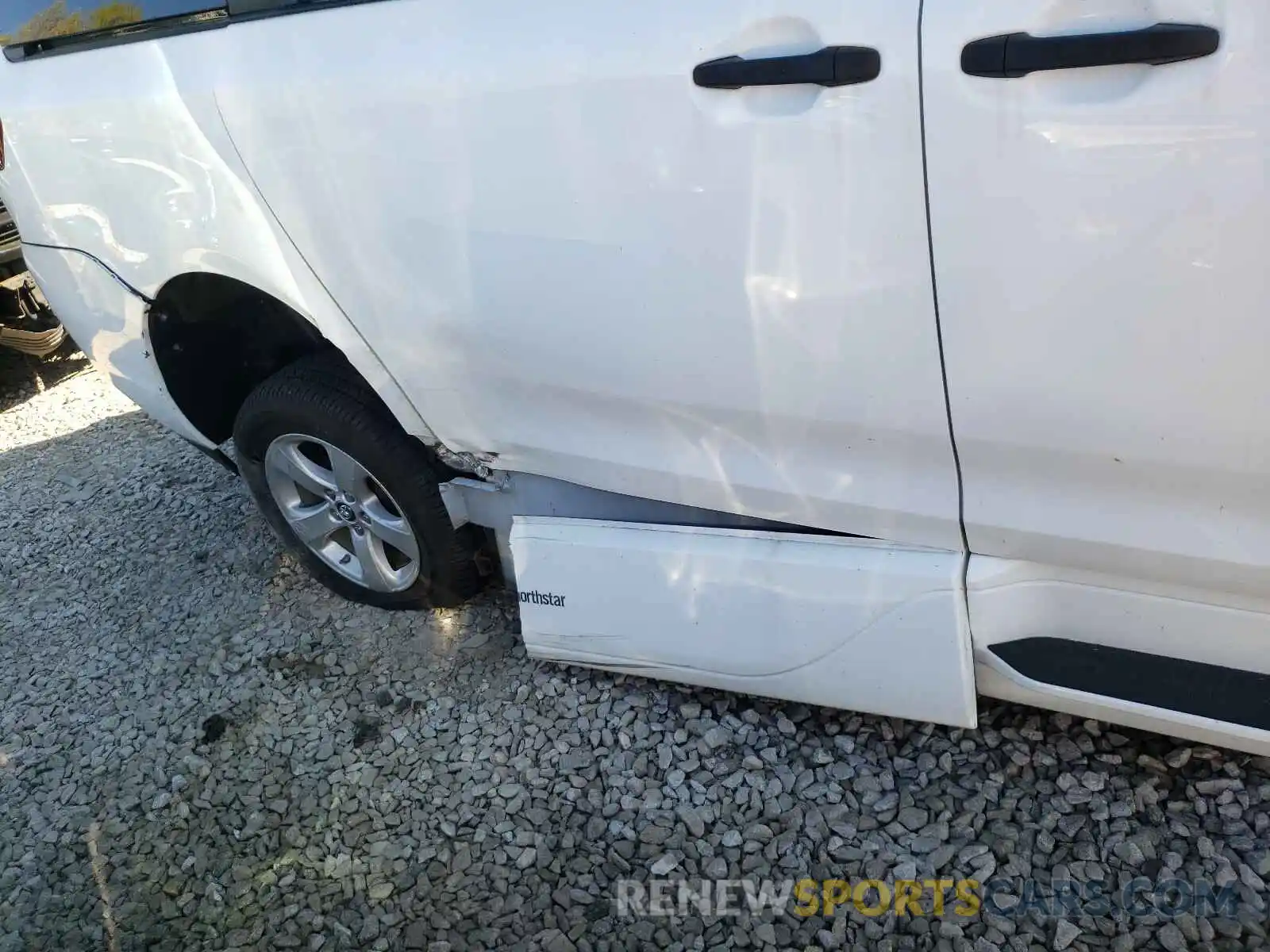 9 Photograph of a damaged car 5TDZZ3DCXKS970487 TOYOTA SIENNA 2019