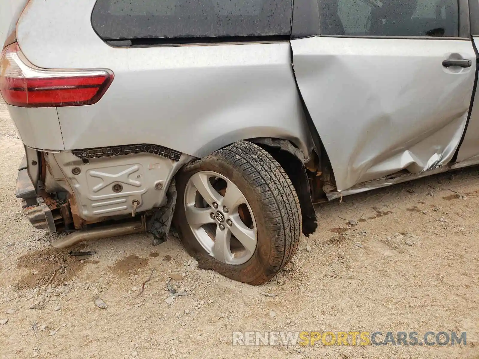 9 Photograph of a damaged car 5TDZZ3DCXKS970683 TOYOTA SIENNA 2019