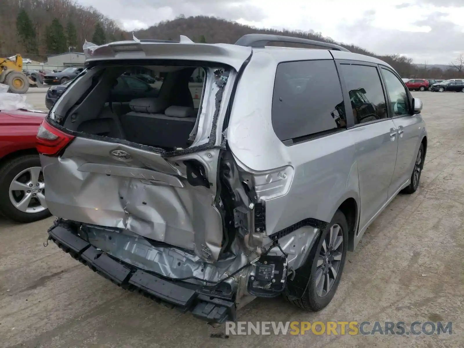 4 Photograph of a damaged car 5TDDZ3DC0LS230393 TOYOTA SIENNA 2020