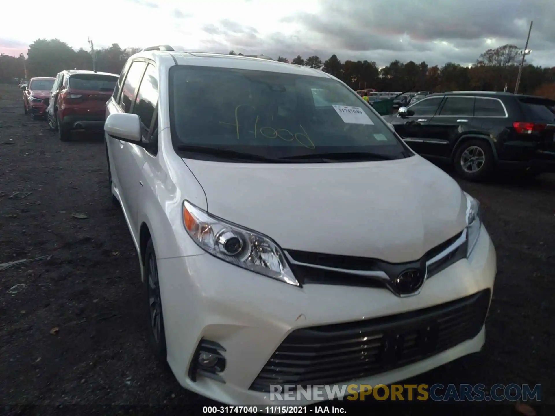 6 Photograph of a damaged car 5TDDZ3DC0LS233729 TOYOTA SIENNA 2020