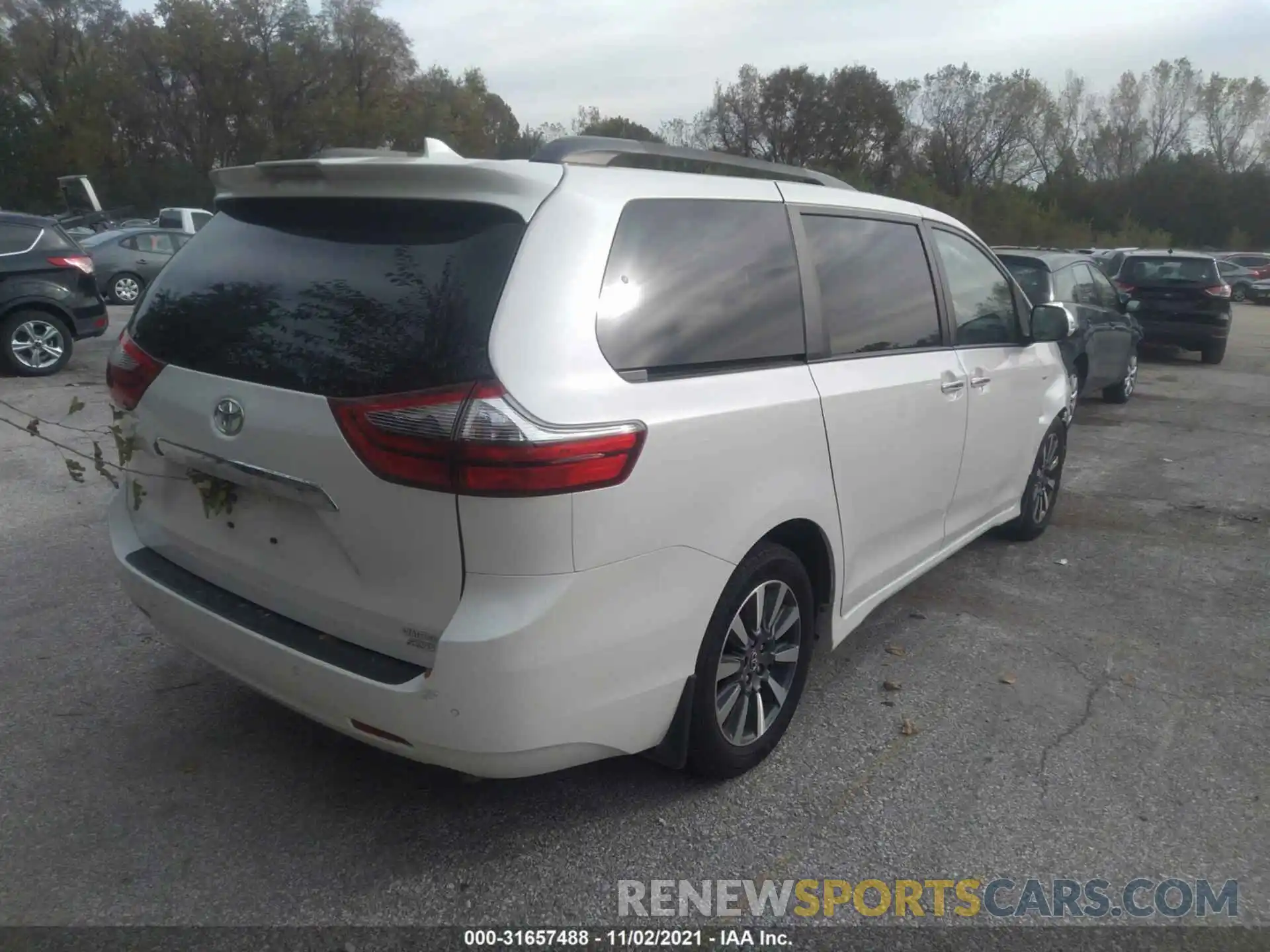 4 Photograph of a damaged car 5TDDZ3DC0LS234783 TOYOTA SIENNA 2020