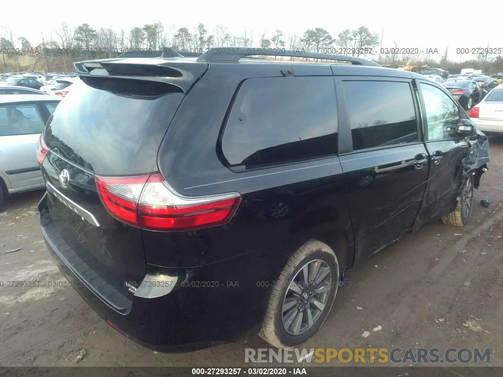 4 Photograph of a damaged car 5TDDZ3DC0LS236274 TOYOTA SIENNA 2020