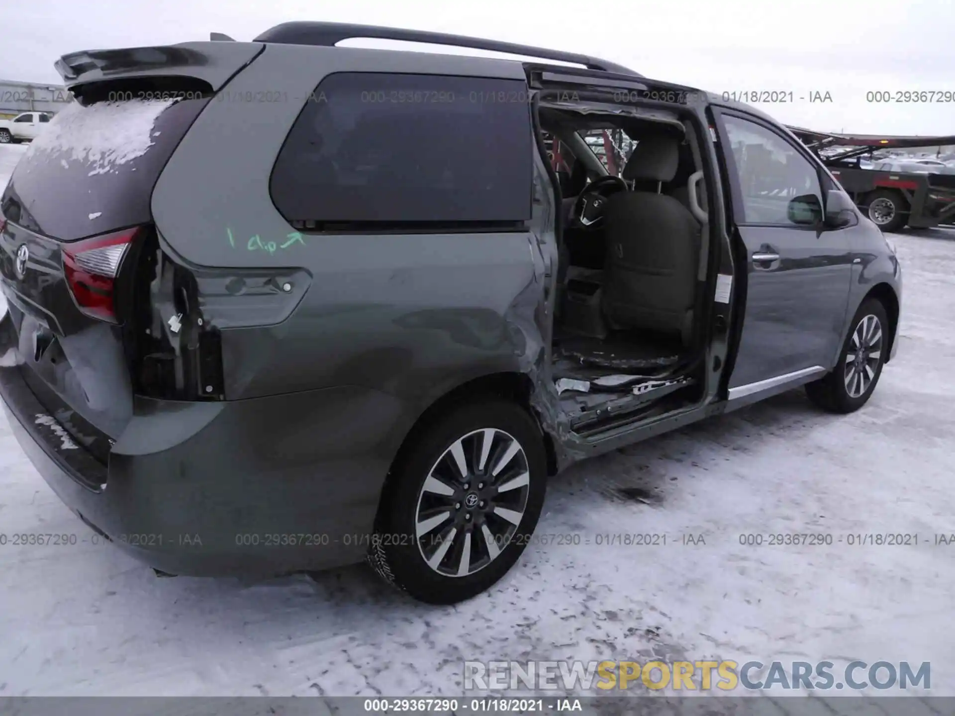 4 Photograph of a damaged car 5TDDZ3DC0LS238011 TOYOTA SIENNA 2020