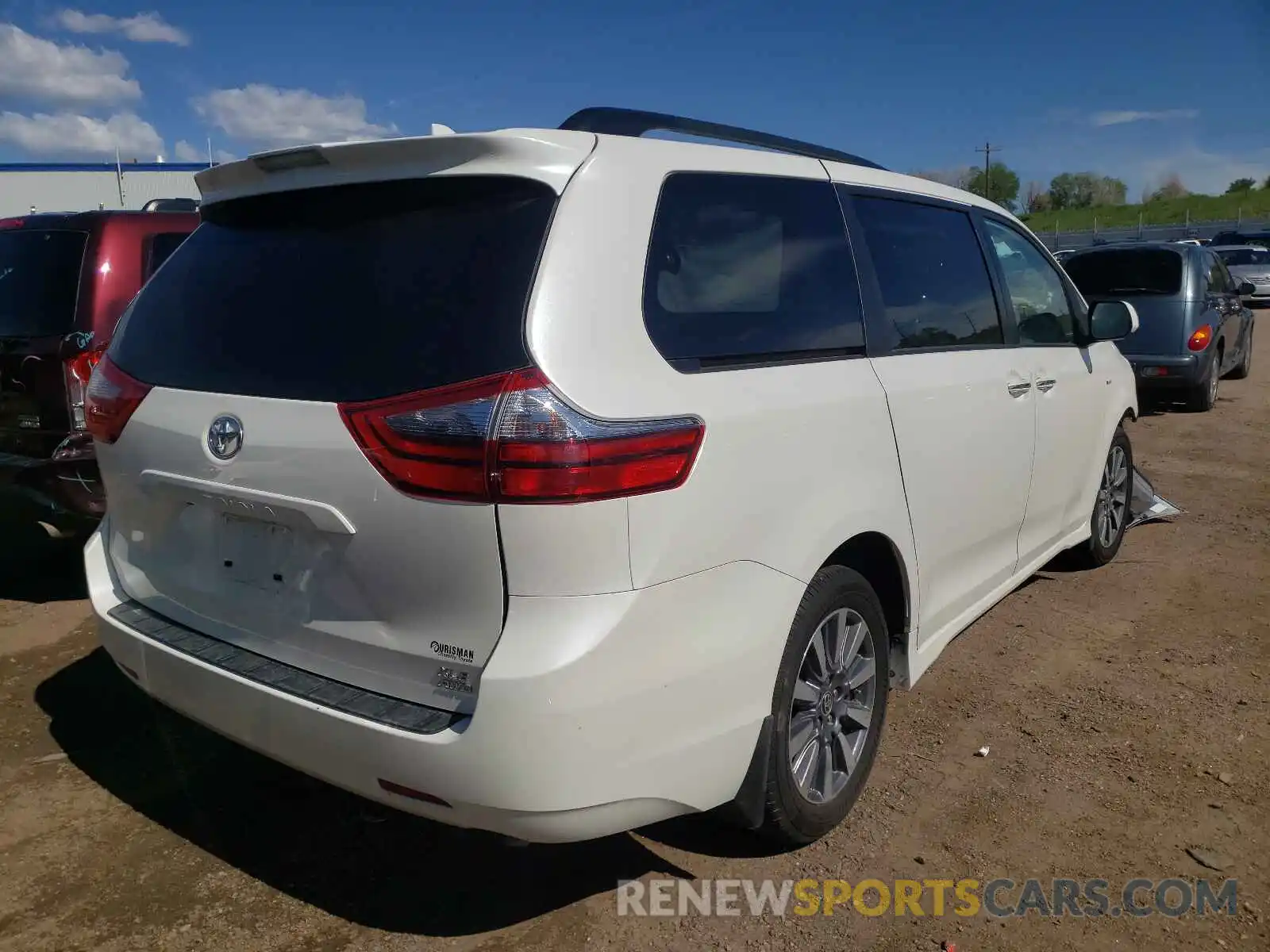 4 Photograph of a damaged car 5TDDZ3DC0LS246545 TOYOTA SIENNA 2020