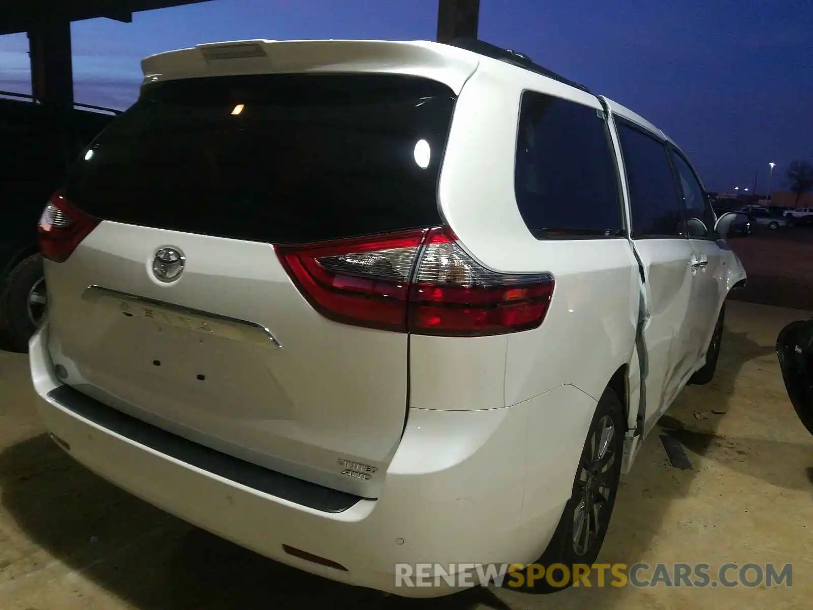 4 Photograph of a damaged car 5TDDZ3DC0LS251292 TOYOTA SIENNA 2020