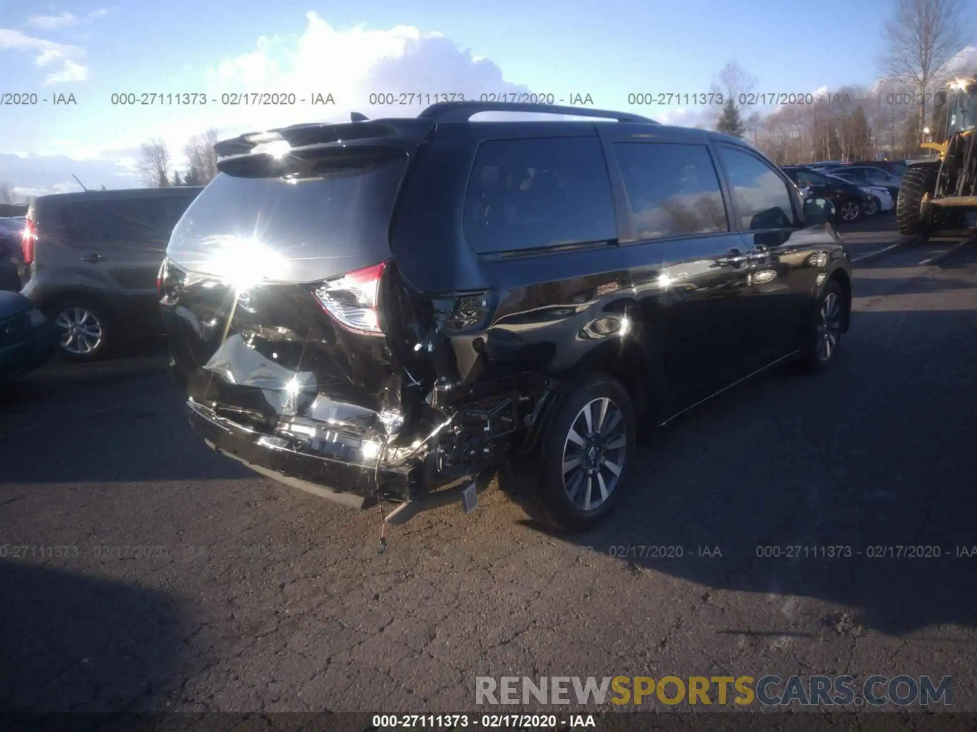 4 Photograph of a damaged car 5TDDZ3DC1LS229009 TOYOTA SIENNA 2020