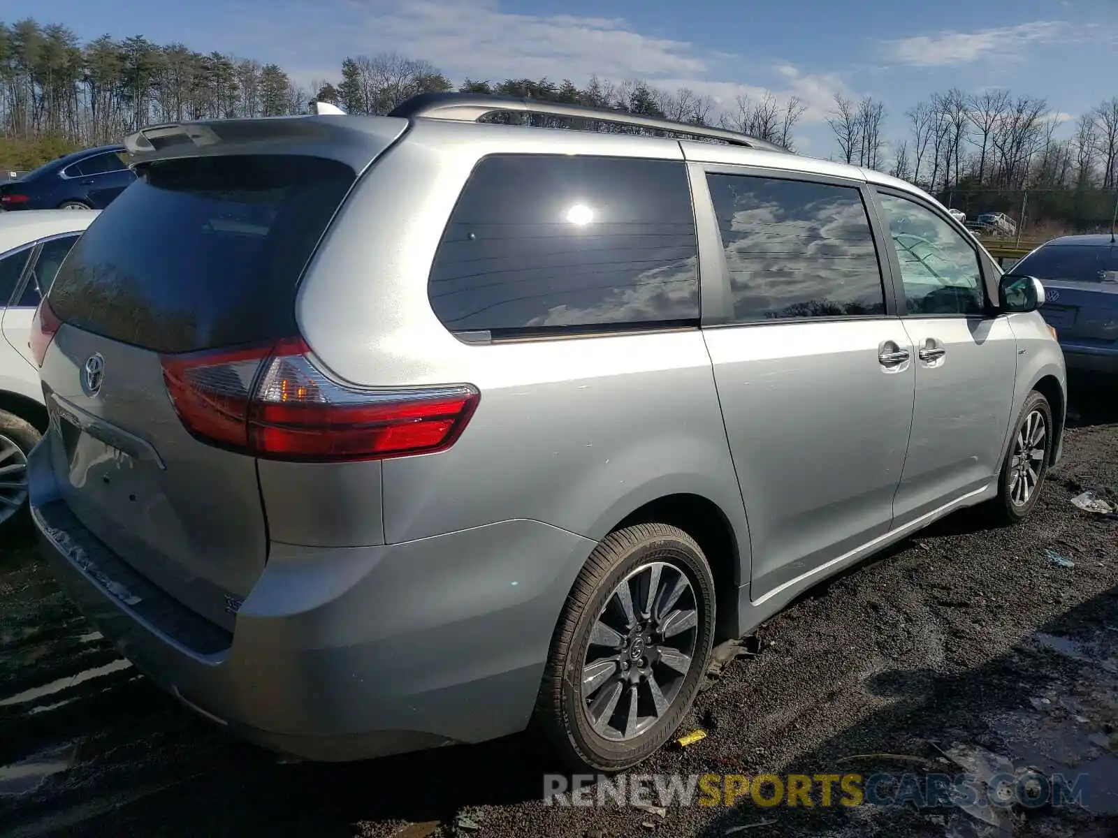 4 Photograph of a damaged car 5TDDZ3DC1LS229852 TOYOTA SIENNA 2020