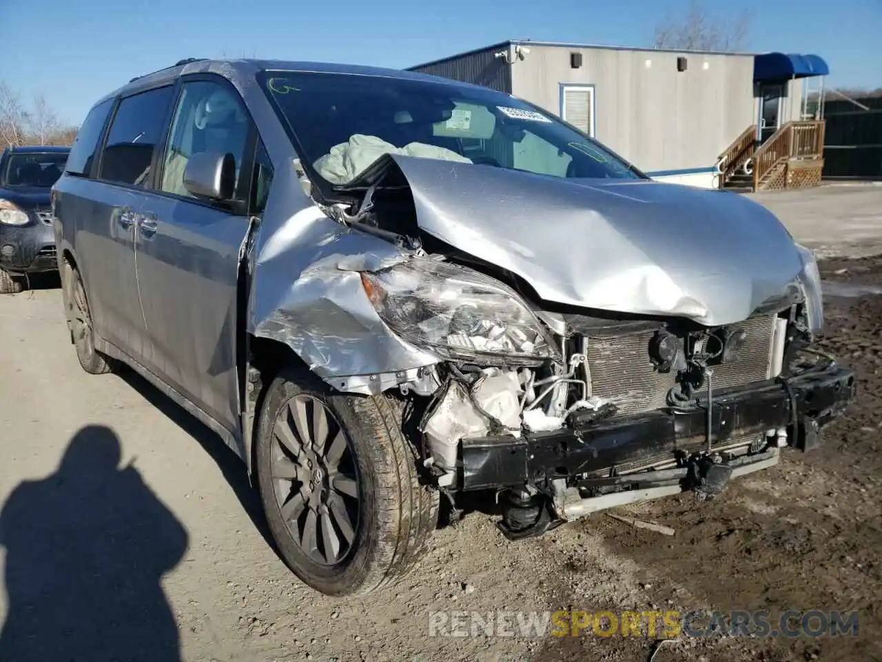 1 Photograph of a damaged car 5TDDZ3DC1LS230810 TOYOTA SIENNA 2020