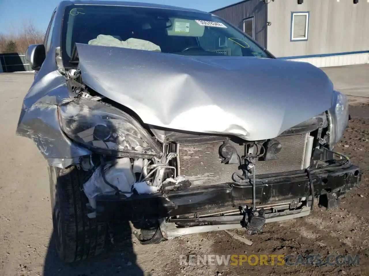 9 Photograph of a damaged car 5TDDZ3DC1LS230810 TOYOTA SIENNA 2020