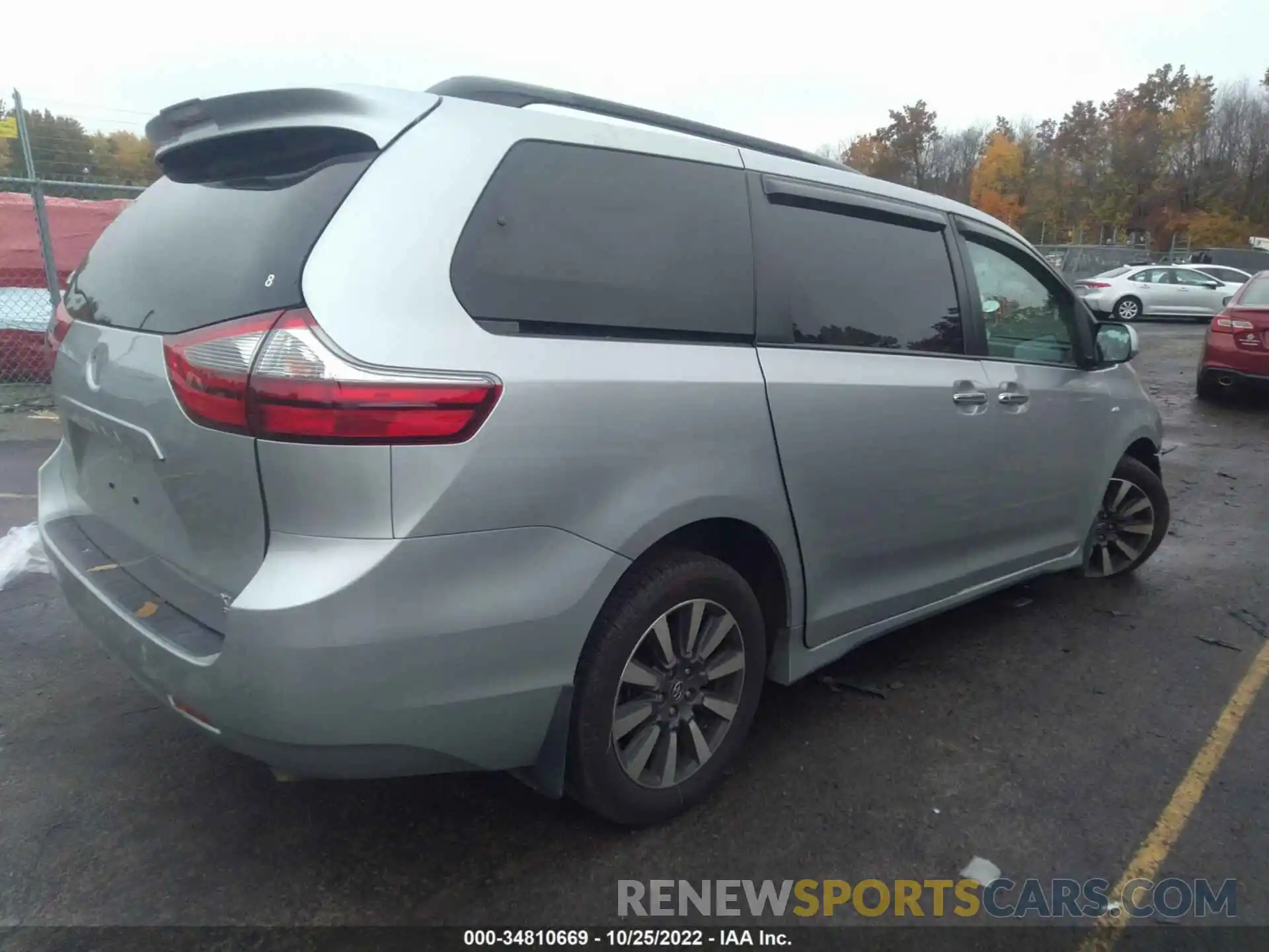 4 Photograph of a damaged car 5TDDZ3DC1LS232699 TOYOTA SIENNA 2020