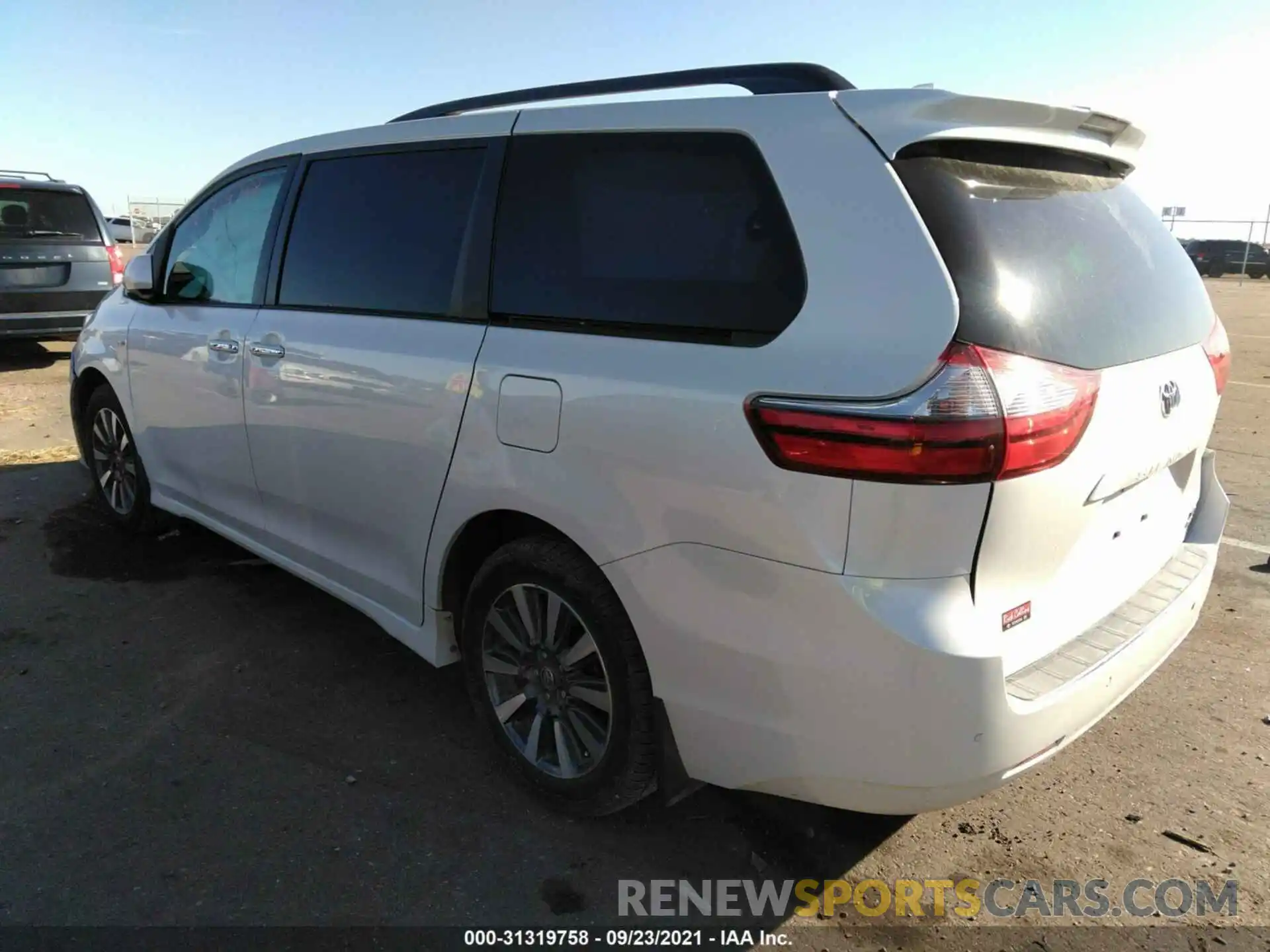 3 Photograph of a damaged car 5TDDZ3DC1LS234713 TOYOTA SIENNA 2020