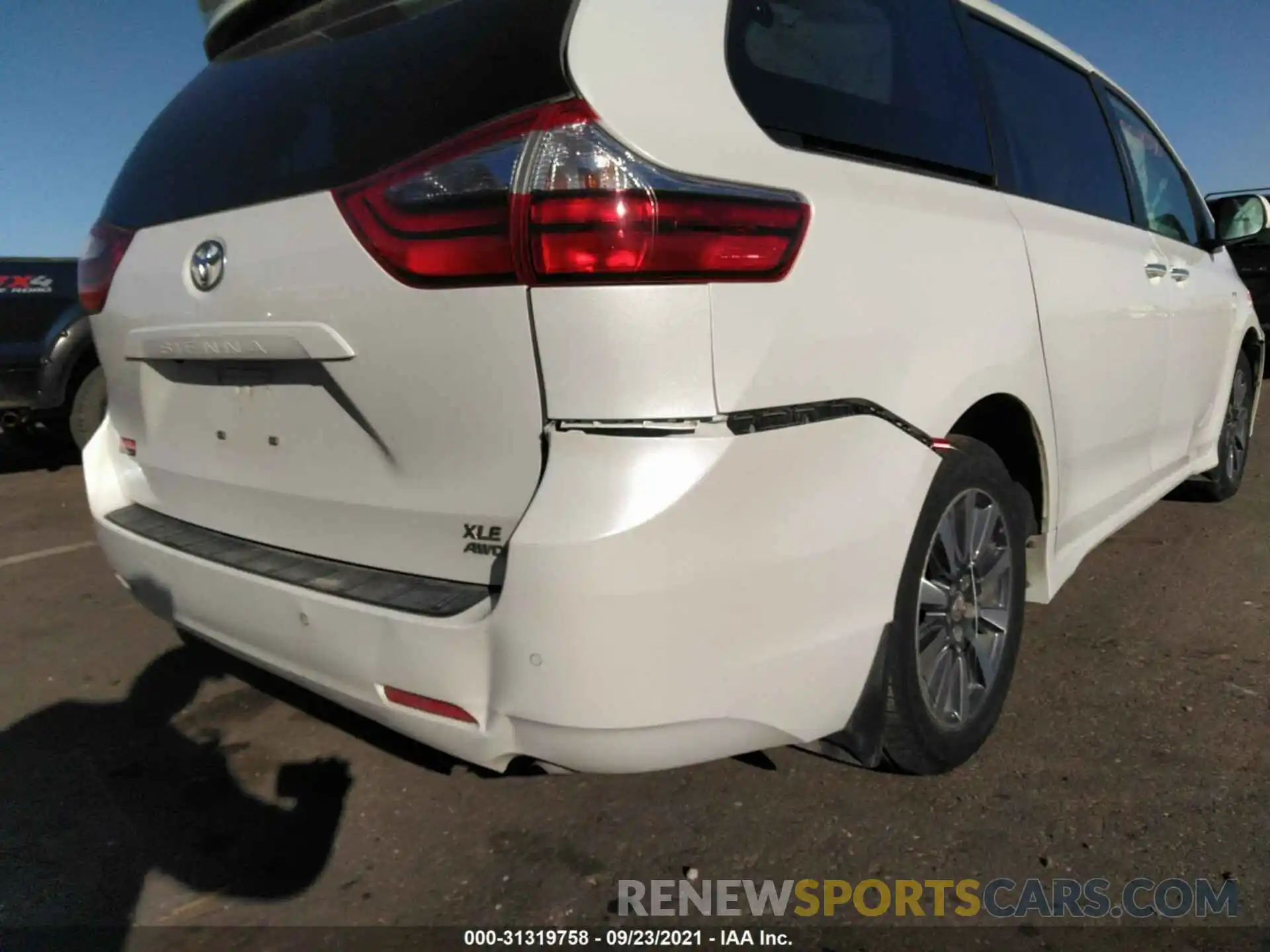 6 Photograph of a damaged car 5TDDZ3DC1LS234713 TOYOTA SIENNA 2020