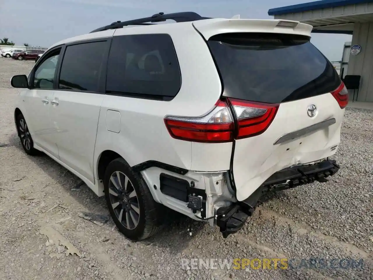 3 Photograph of a damaged car 5TDDZ3DC1LS235635 TOYOTA SIENNA 2020