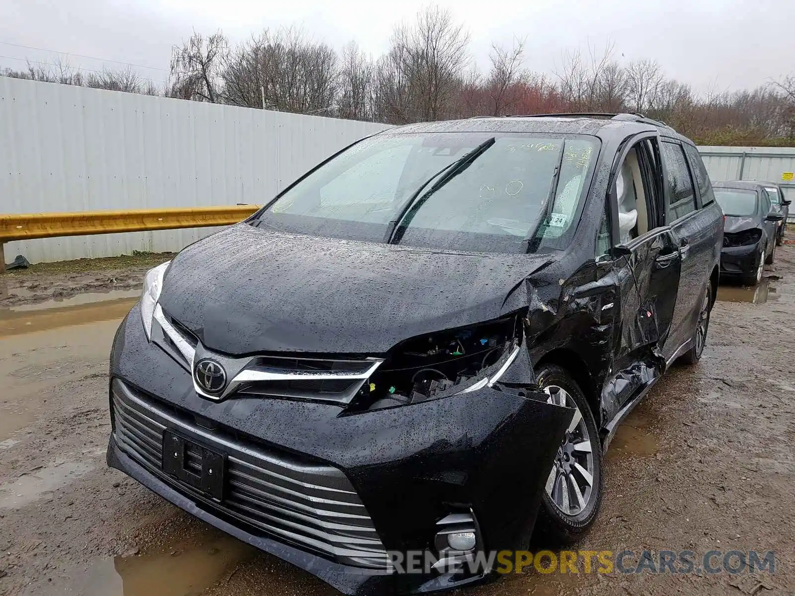 2 Photograph of a damaged car 5TDDZ3DC1LS236011 TOYOTA SIENNA 2020