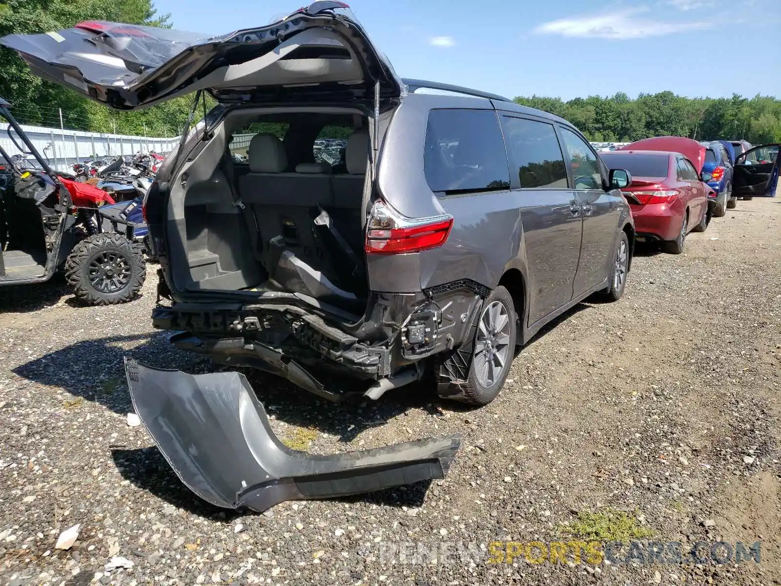 4 Photograph of a damaged car 5TDDZ3DC1LS236655 TOYOTA SIENNA 2020