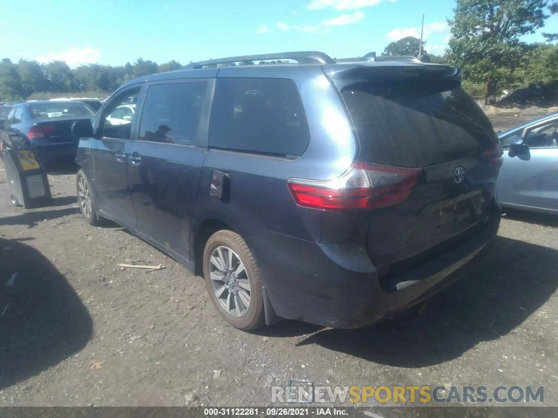 3 Photograph of a damaged car 5TDDZ3DC1LS237644 TOYOTA SIENNA 2020