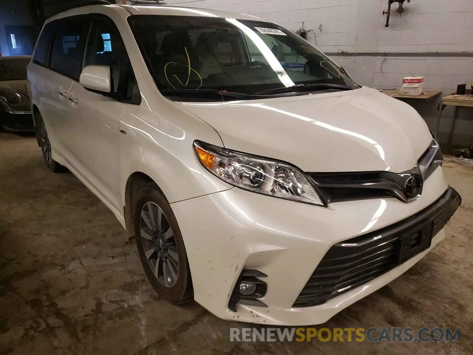 1 Photograph of a damaged car 5TDDZ3DC1LS239510 TOYOTA SIENNA 2020