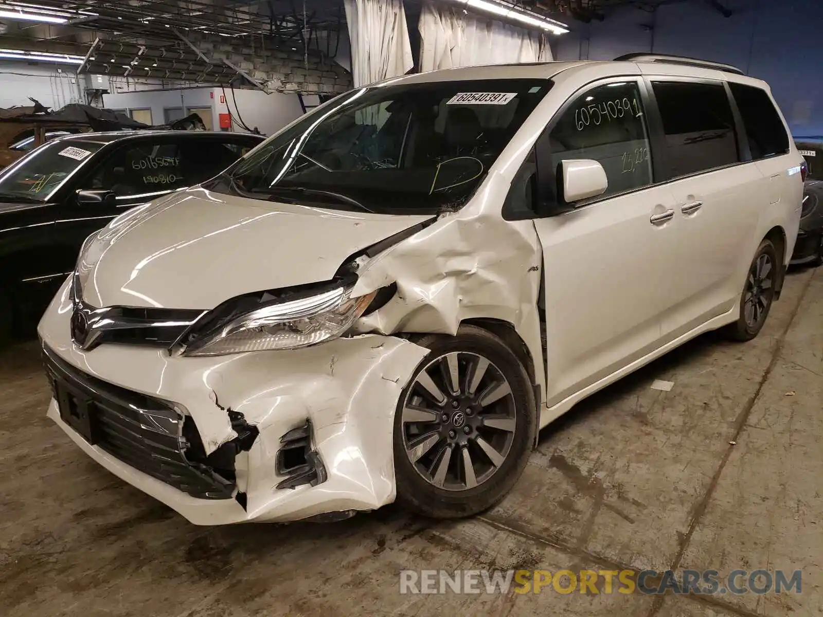 9 Photograph of a damaged car 5TDDZ3DC1LS239510 TOYOTA SIENNA 2020