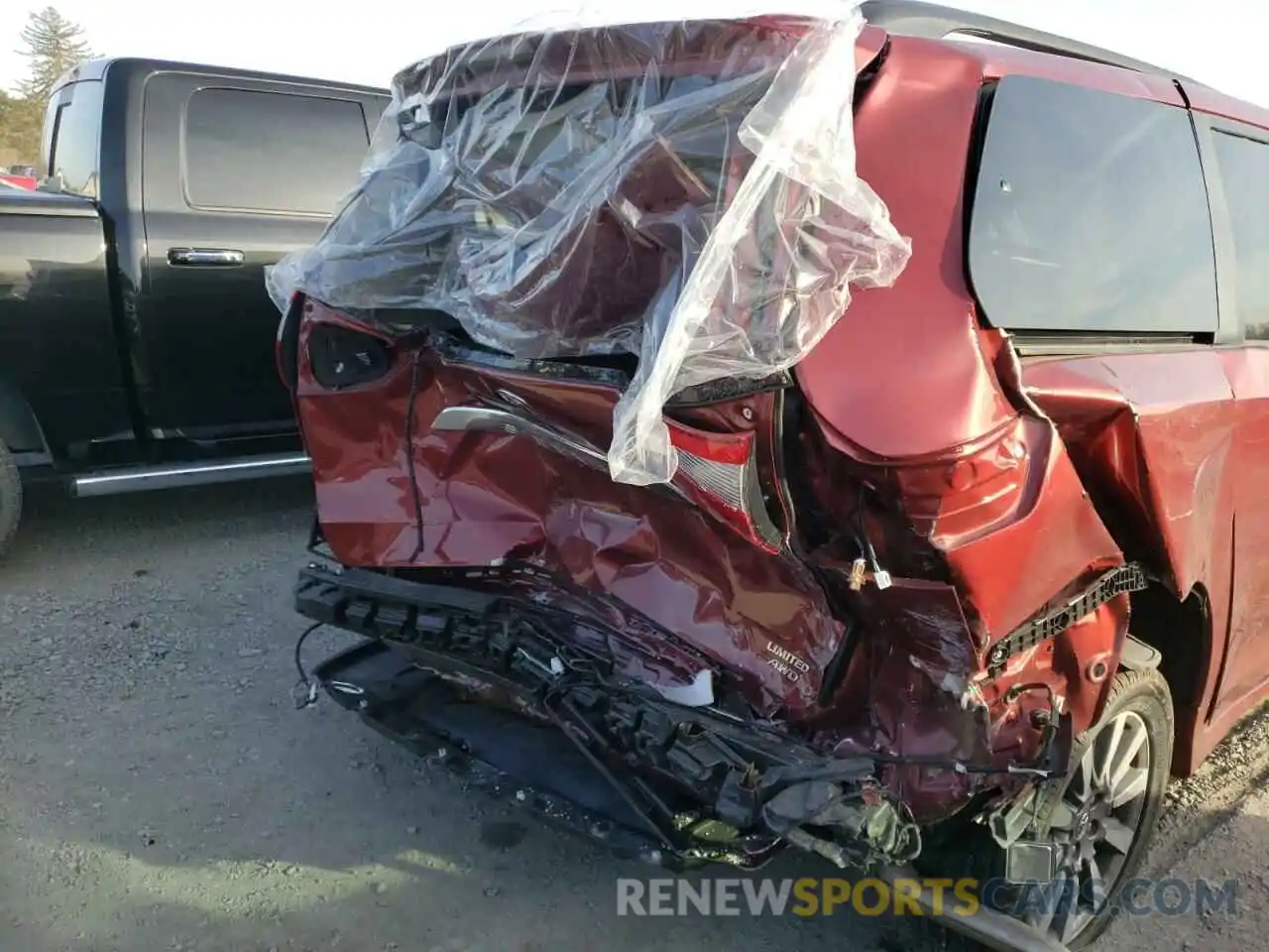 9 Photograph of a damaged car 5TDDZ3DC1LS242486 TOYOTA SIENNA 2020