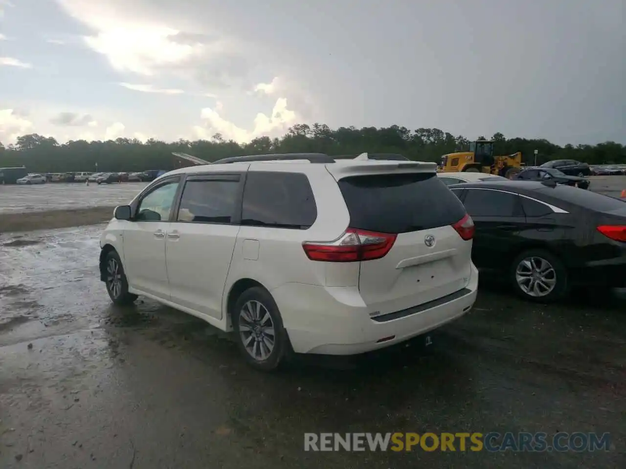 3 Photograph of a damaged car 5TDDZ3DC1LS242875 TOYOTA SIENNA 2020