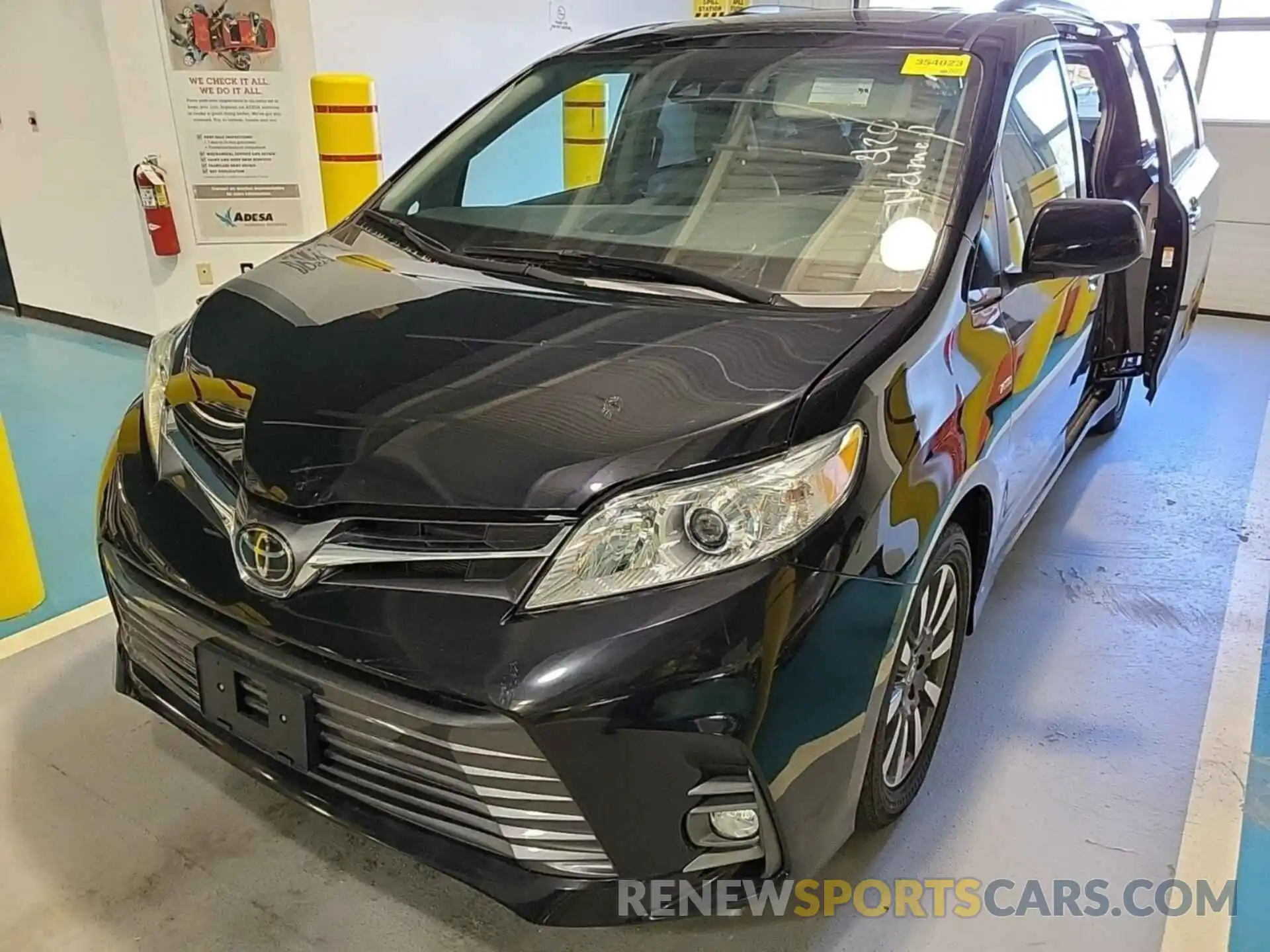 13 Photograph of a damaged car 5TDDZ3DC1LS249714 TOYOTA SIENNA 2020