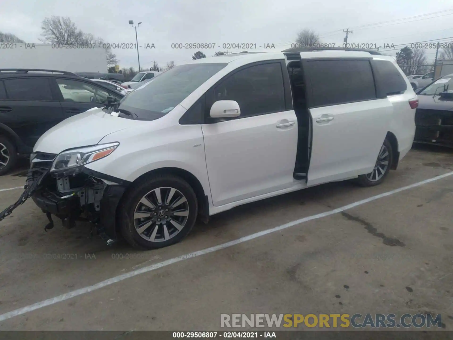 2 Photograph of a damaged car 5TDDZ3DC1LS250524 TOYOTA SIENNA 2020