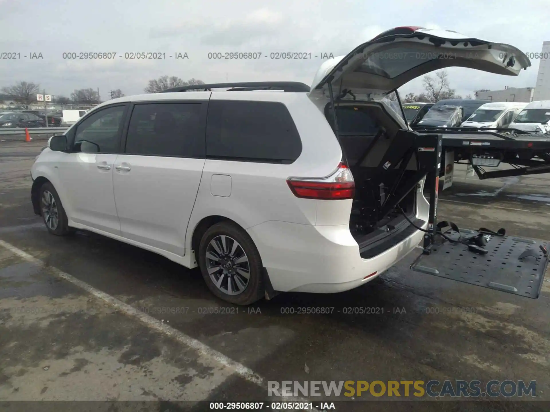 3 Фотография поврежденного автомобиля 5TDDZ3DC1LS250524 TOYOTA SIENNA 2020