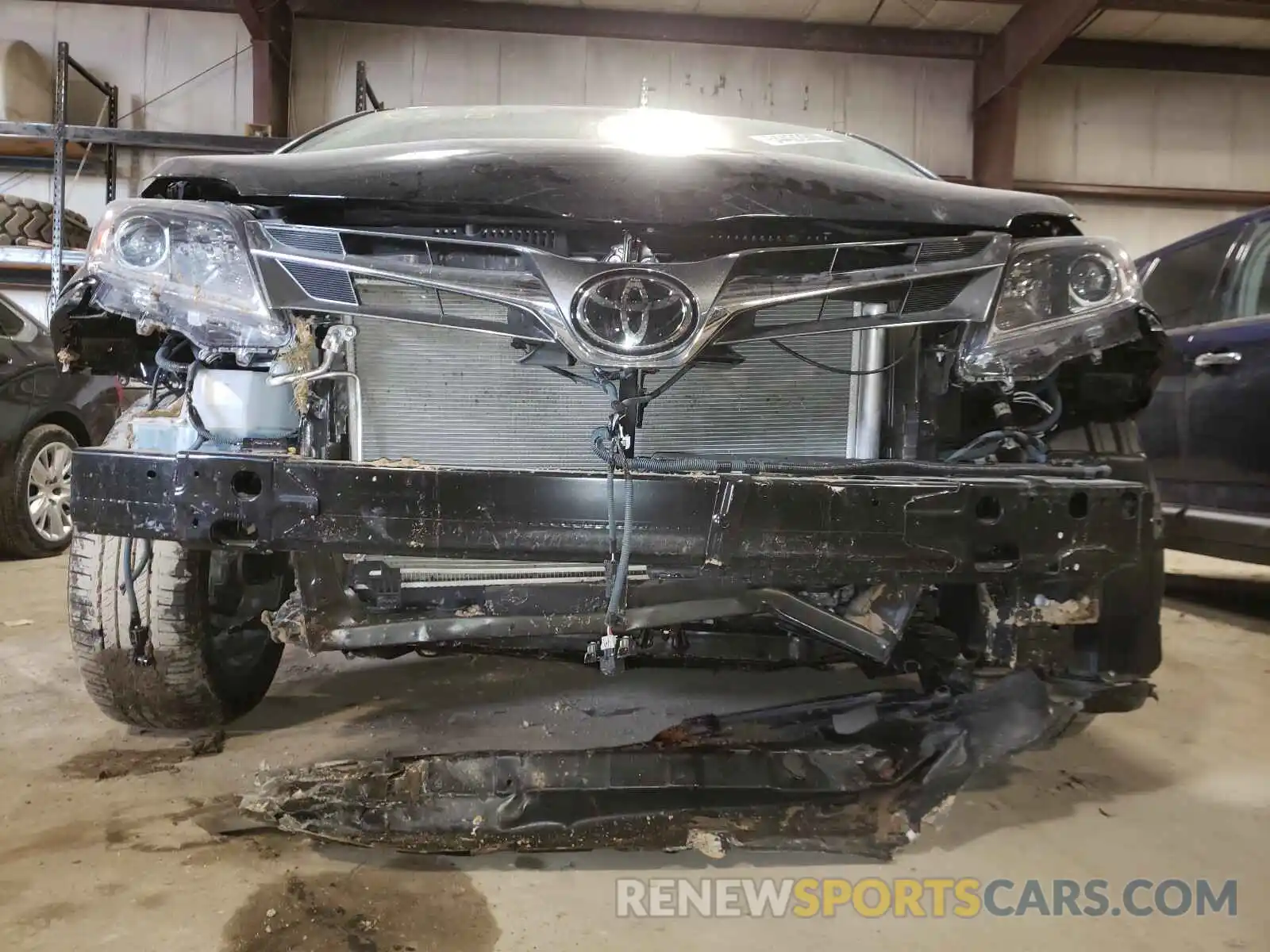 9 Photograph of a damaged car 5TDDZ3DC2LS228886 TOYOTA SIENNA 2020