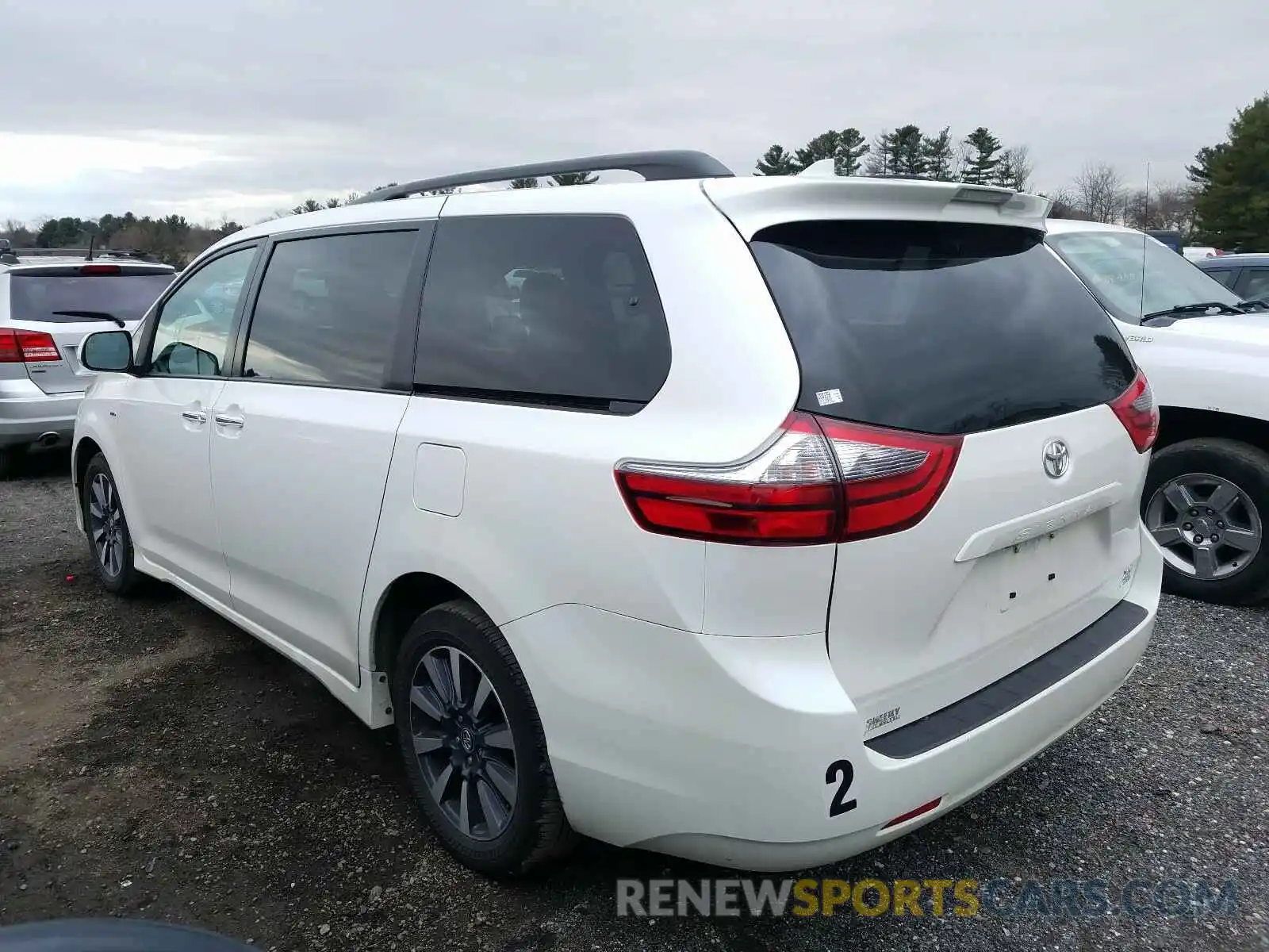 3 Photograph of a damaged car 5TDDZ3DC2LS229021 TOYOTA SIENNA 2020