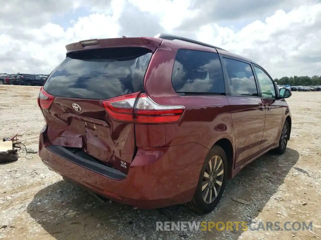 4 Photograph of a damaged car 5TDDZ3DC2LS232386 TOYOTA SIENNA 2020