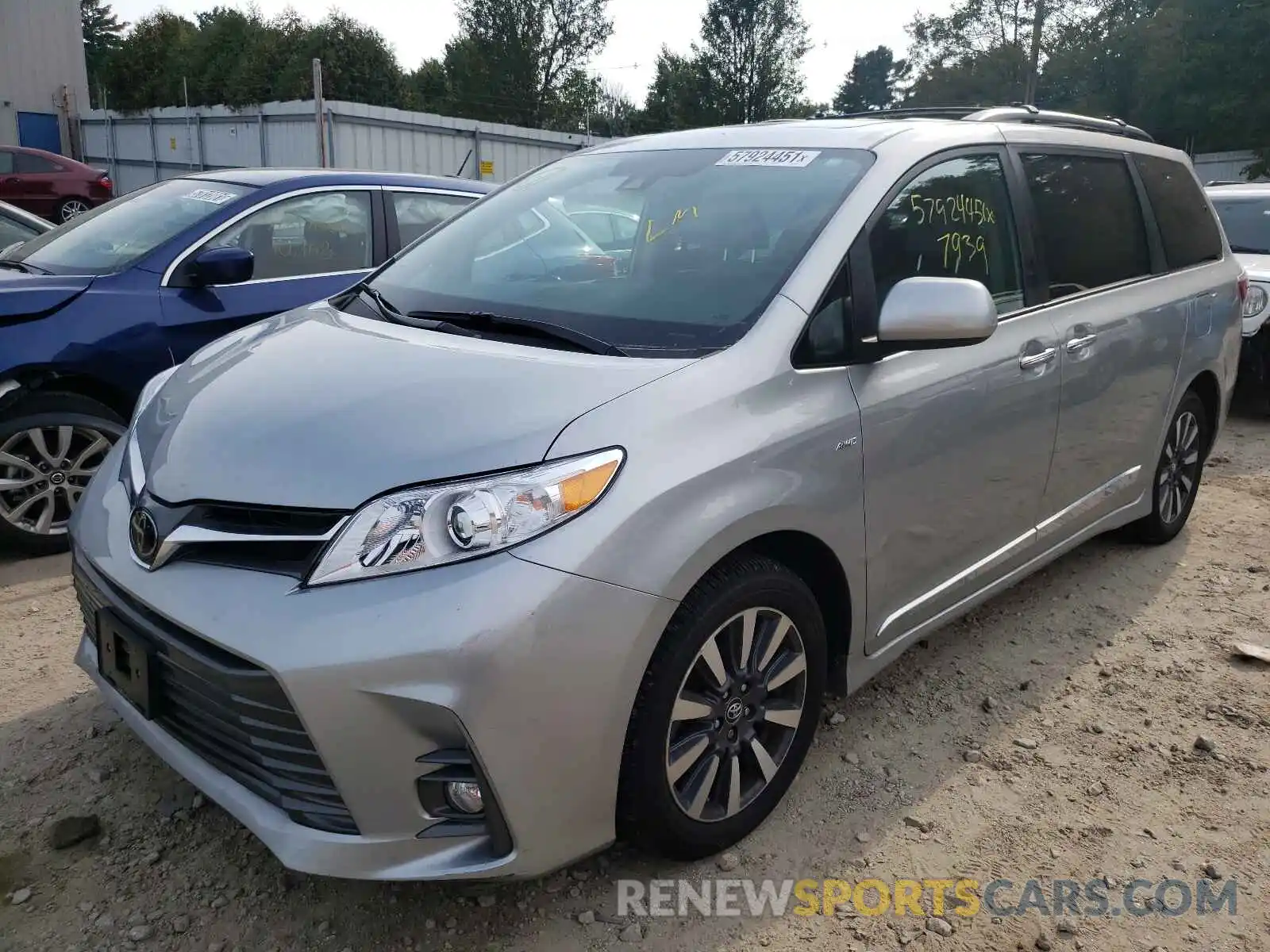 2 Photograph of a damaged car 5TDDZ3DC2LS239905 TOYOTA SIENNA 2020