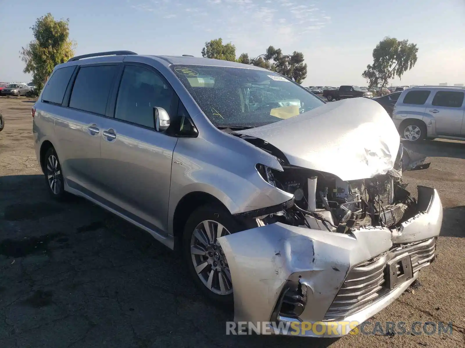 1 Photograph of a damaged car 5TDDZ3DC2LS240715 TOYOTA SIENNA 2020