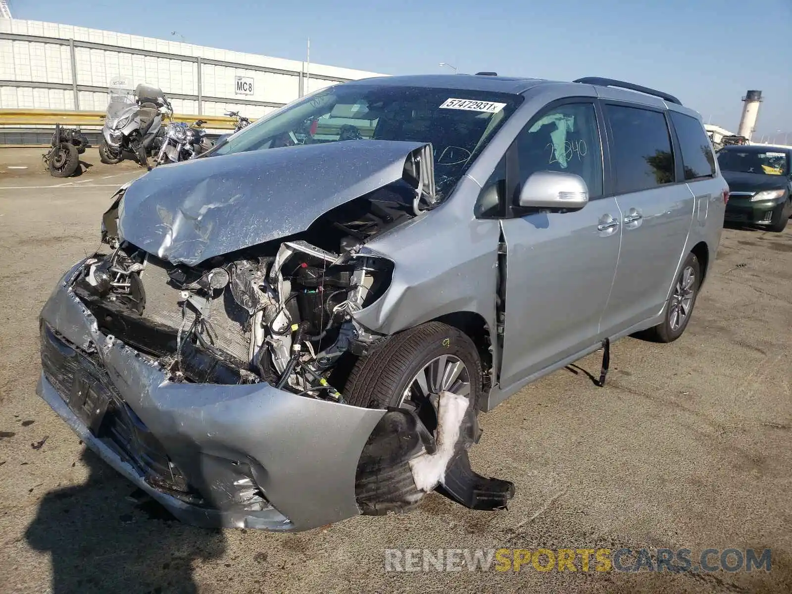 2 Photograph of a damaged car 5TDDZ3DC2LS240715 TOYOTA SIENNA 2020