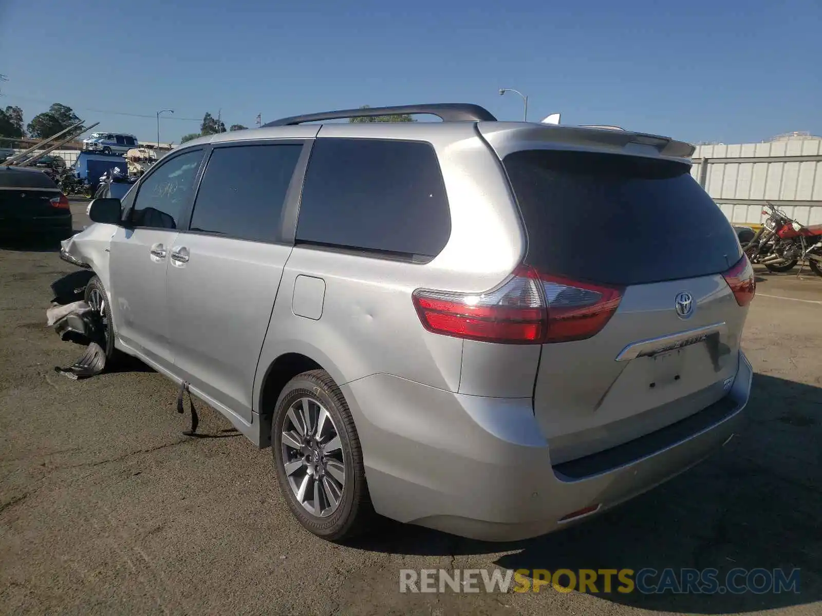 3 Photograph of a damaged car 5TDDZ3DC2LS240715 TOYOTA SIENNA 2020