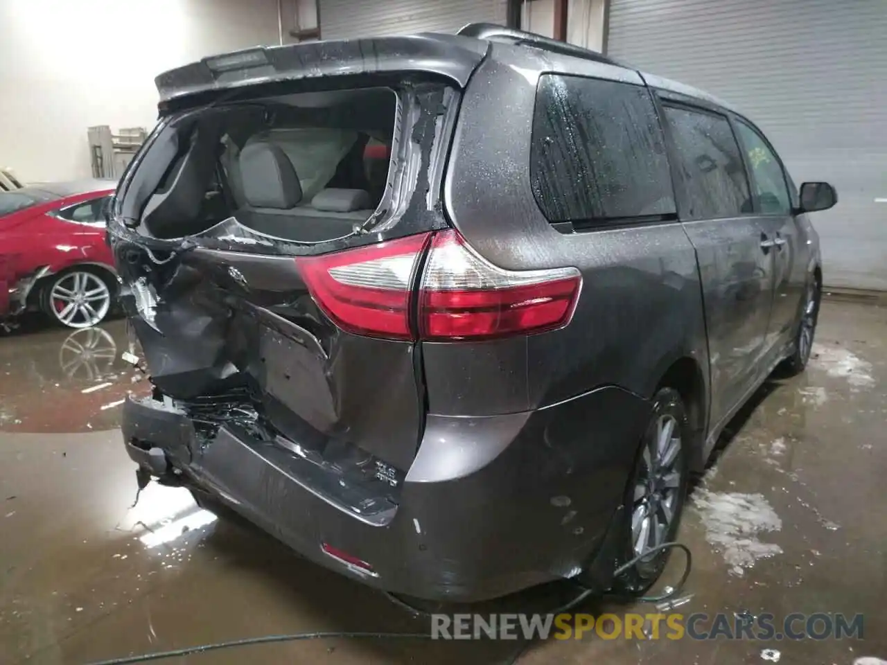 4 Photograph of a damaged car 5TDDZ3DC2LS248541 TOYOTA SIENNA 2020