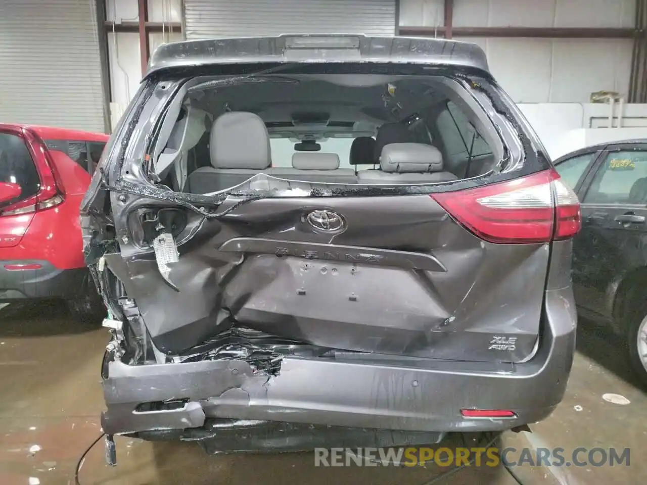 9 Photograph of a damaged car 5TDDZ3DC2LS248541 TOYOTA SIENNA 2020