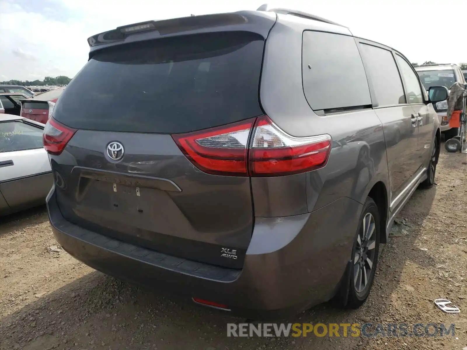 4 Photograph of a damaged car 5TDDZ3DC3LS228122 TOYOTA SIENNA 2020