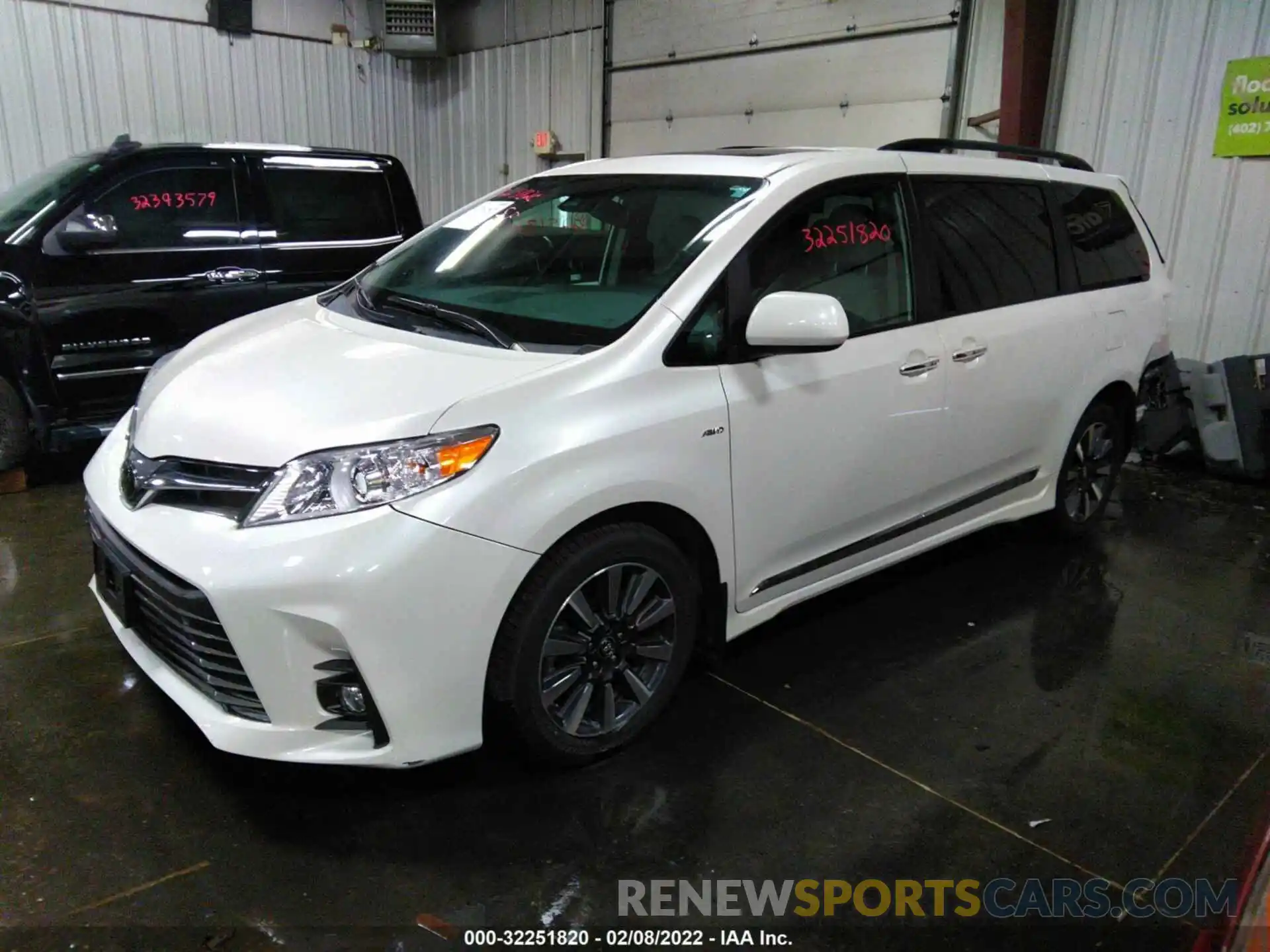 2 Photograph of a damaged car 5TDDZ3DC3LS230338 TOYOTA SIENNA 2020