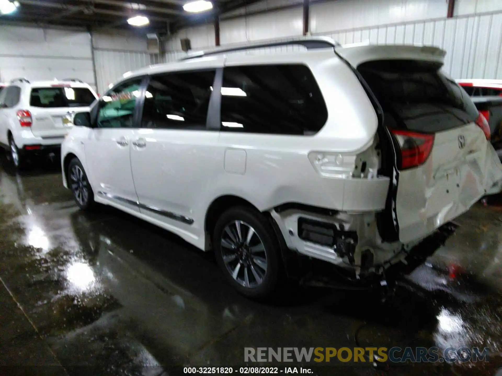 3 Photograph of a damaged car 5TDDZ3DC3LS230338 TOYOTA SIENNA 2020