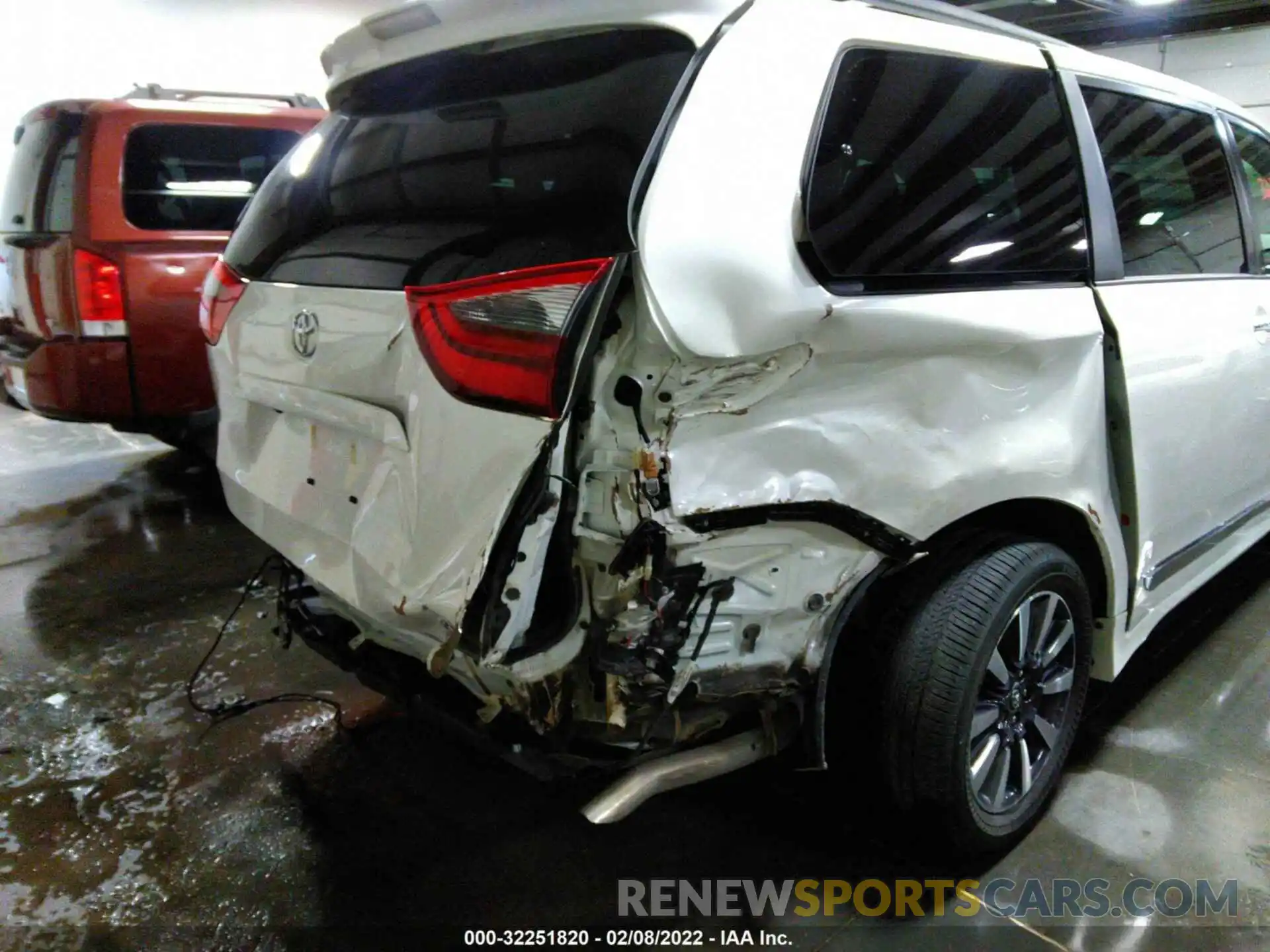 6 Photograph of a damaged car 5TDDZ3DC3LS230338 TOYOTA SIENNA 2020