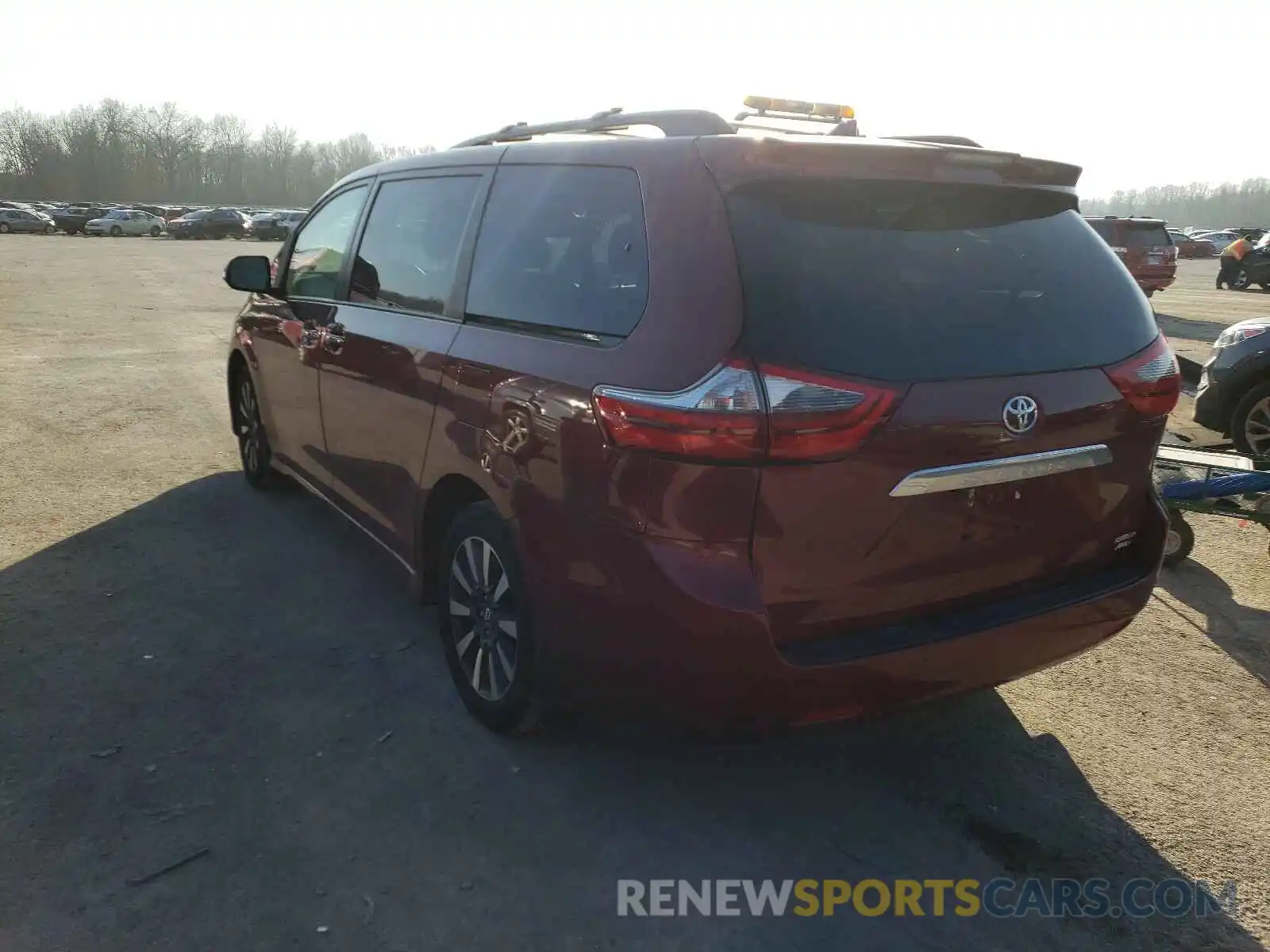 3 Photograph of a damaged car 5TDDZ3DC3LS233448 TOYOTA SIENNA 2020