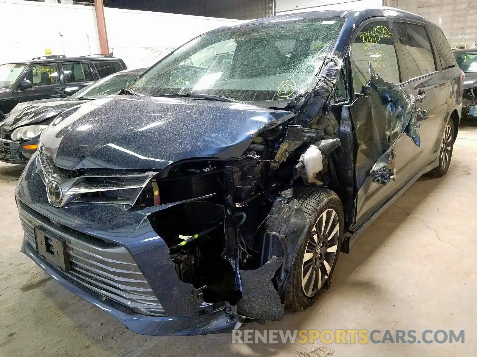 9 Photograph of a damaged car 5TDDZ3DC3LS234230 TOYOTA SIENNA 2020